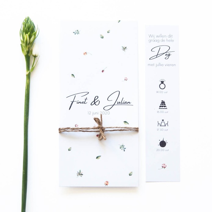 Trouwkaart met strip wilde bloemen