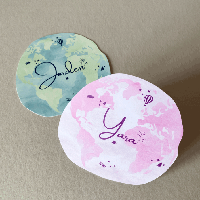 Geboortekaartje wereldbol vorm